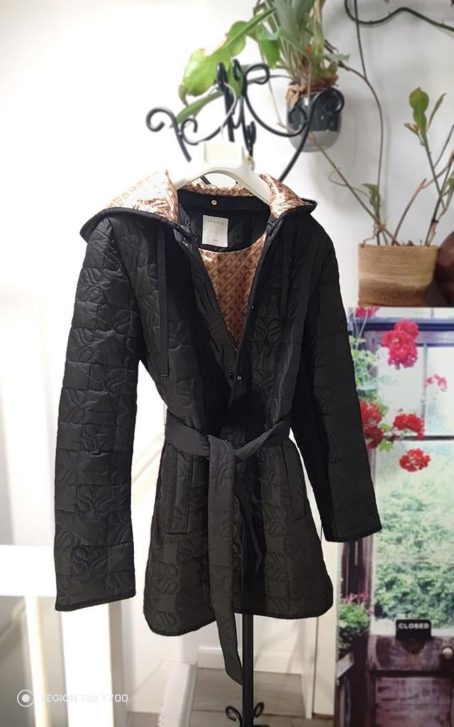 Sandro Zwarte gewatteerde jas met ceintuur, Zwart, Sandro, Nieuw, Ophalen of Verzenden