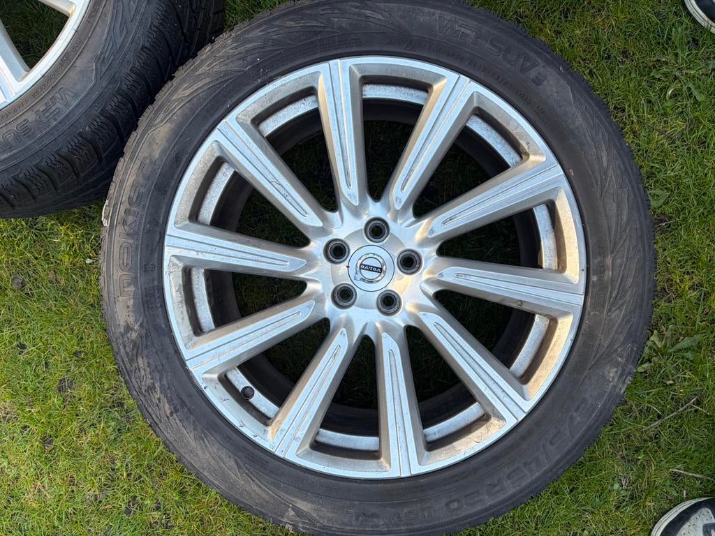 Volvo 20 inch velgen met nokian winterbanden, Ophalen, Gebruikt, 275 mm, Banden en Velgen