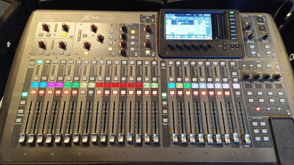Behringer X32 Digitale Mixer, Ophalen, Gebruikt, 20 kanalen of meer, Microfooningang