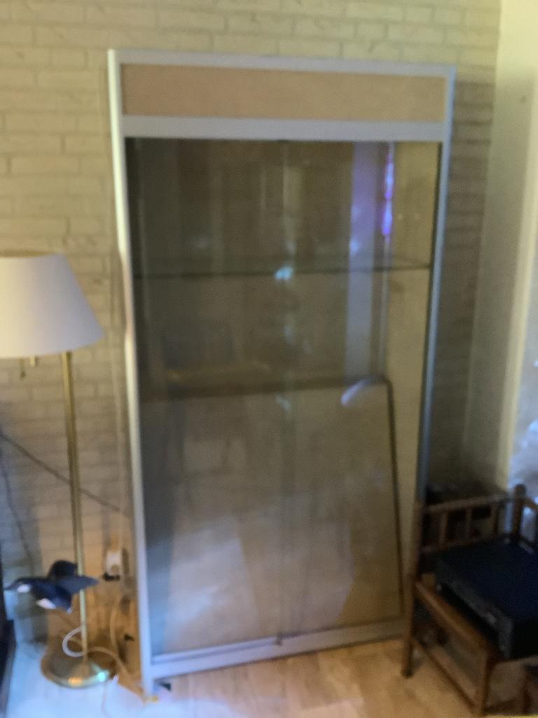 Vitrinekast , aluminium frame + glas, Ophalen, 50 tot 100 cm, 150 tot 200 cm, 25 tot 50 cm