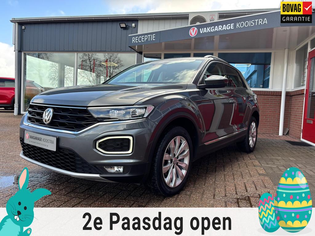 Volkswagen T-Roc 1.5 TSI Sport|ACC|Camera|Navi|Virtual, Voorwielaandrijving, 12 maanden, Stof, Zwart