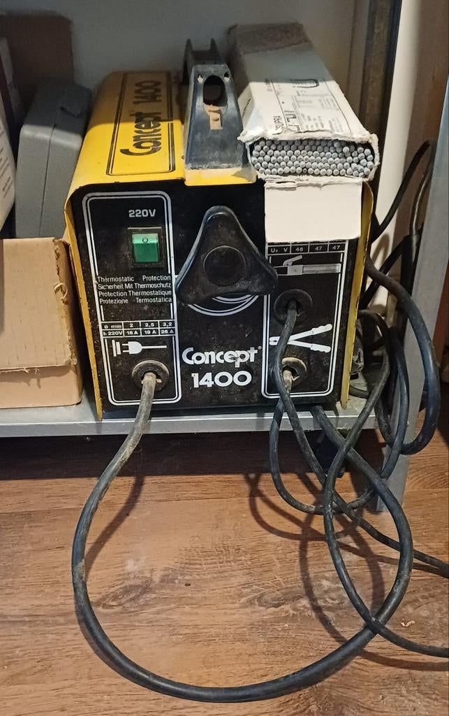 Lasapparaat Concept 1400 - 220V tot 140A, Ophalen, Gebruikt, Minder dan 150 ampère, Elektroden