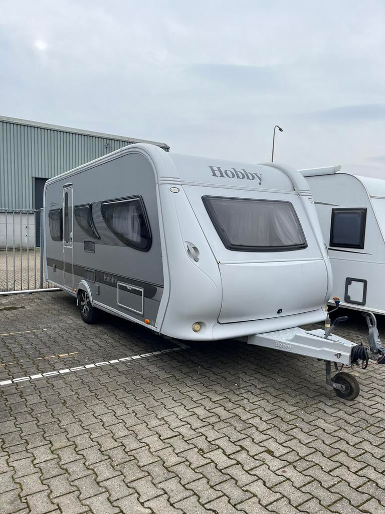 Hobby 495UL, mover, voortent, bovag 2026! Vol opties!, Caravans en Kamperen, Caravans, Mover, Rondzit, Hobby, 2 aparte bedden