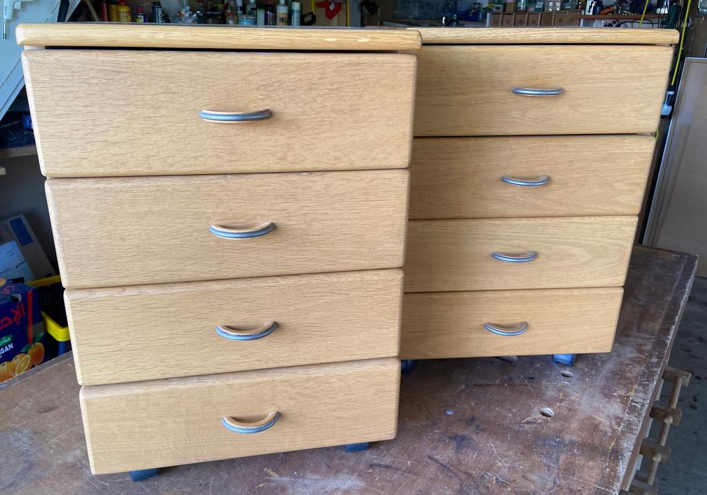 2 beukenhouten nachtkastjes op zwenkwielen met 4 lades, Ophalen, Gebruikt, Minder dan 45 cm