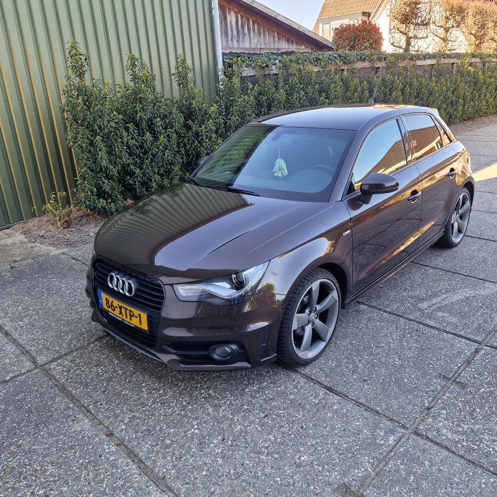 Audi A1 1.6 TDI 66KW SB S-tronic 2012 Bruin, Auto's, 1160 kg, A1, Zwart, 4 cilinders
