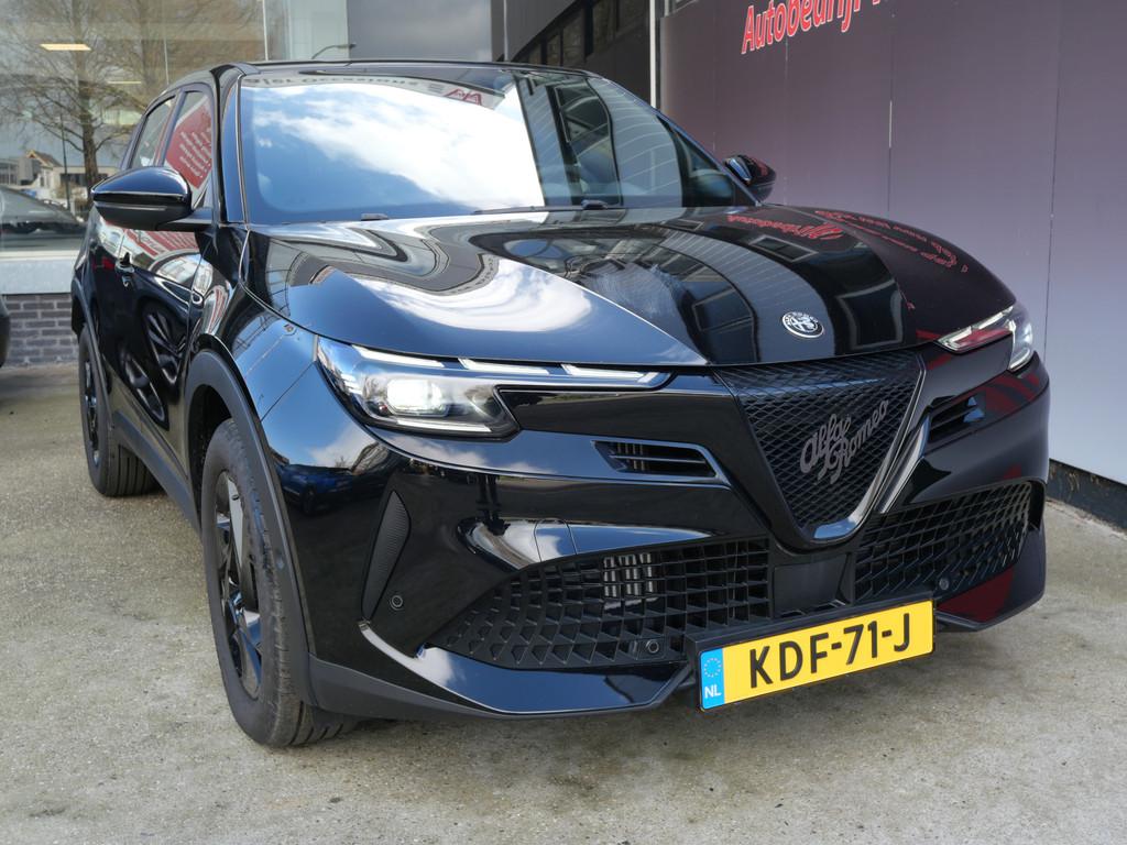 Alfa Romeo Junior 1.2 TURBO HYBRID IBRIDA | A.C.C. | CARPLAY, Stof, 1199 cc, 620 kg, Zwart