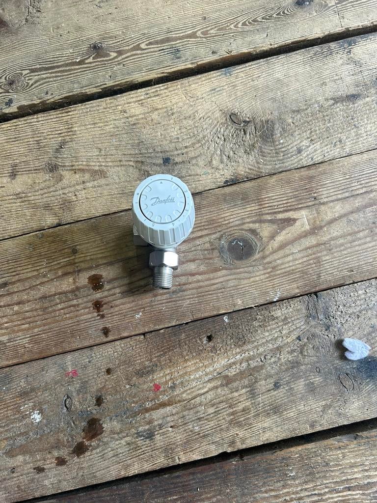 Danfoss thermostatische radiatorkraan haaks 1/2” izgs, Ophalen of Verzenden, Zo goed als nieuw