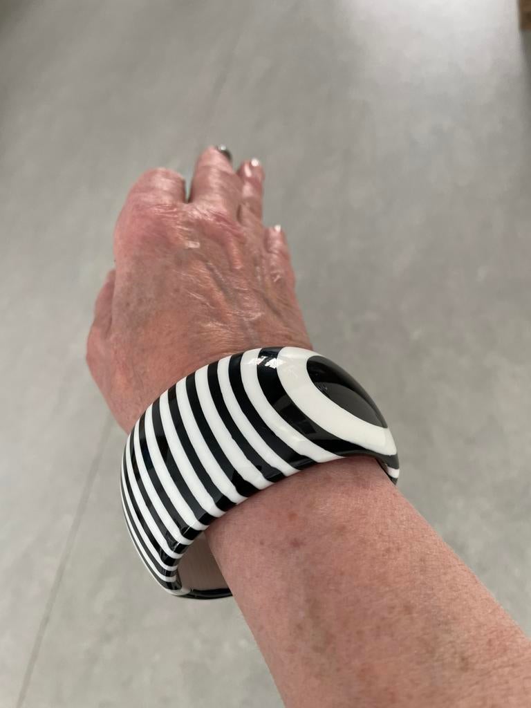 Zwart witte hars armband heel goede staat, Ophalen of Verzenden, Zo goed als nieuw, Zwart