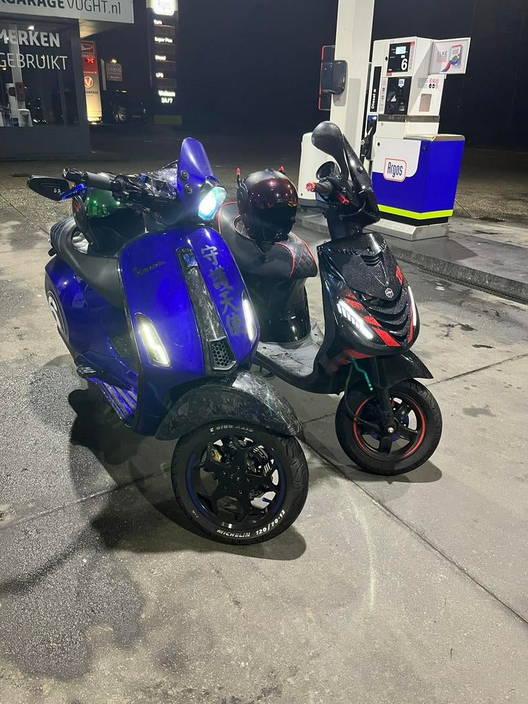 Vespa sprint 50cc full option, Ophalen, Zo goed als nieuw, Benzine