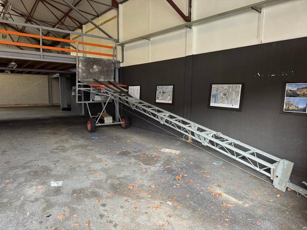 Mooie nette bouwlift, altijd binnen gestaan, Ophalen, Zo goed als nieuw, Bouwlift