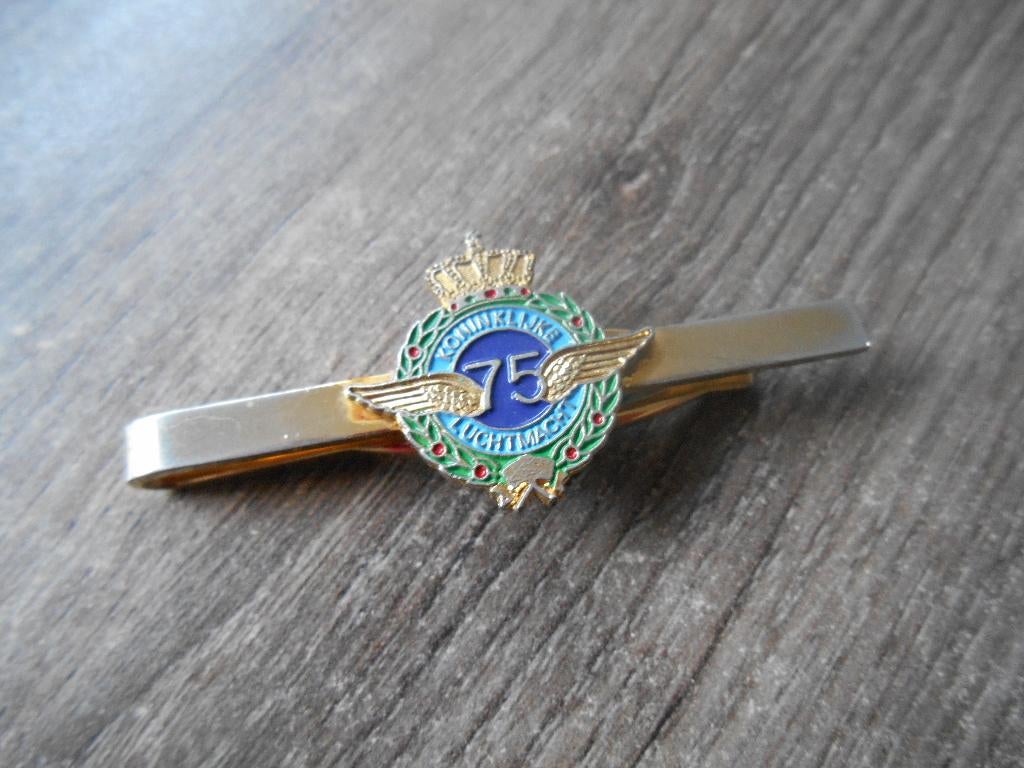 KLu 75 jaar dasspeld, Ophalen of Verzenden, Luchtmacht, Nederland, Overige typen