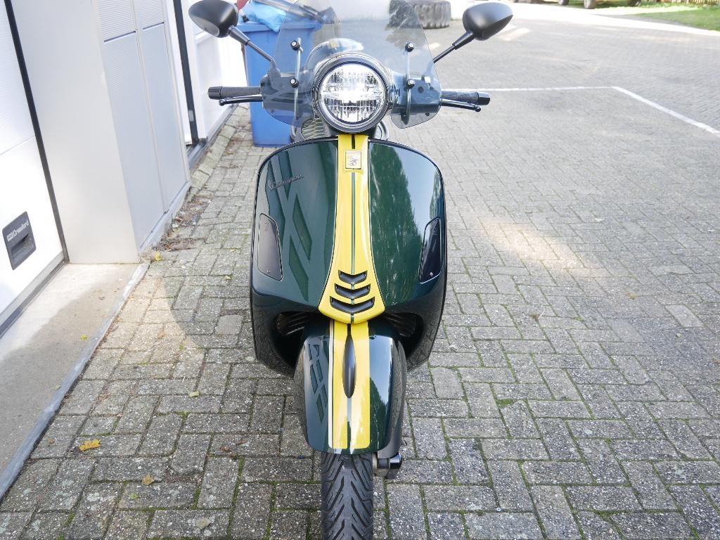Vespa GTS 300 HPE 2020 Racing Sixties, Overige modellen, 300 cc, Ophalen of Verzenden, Zo goed als nieuw