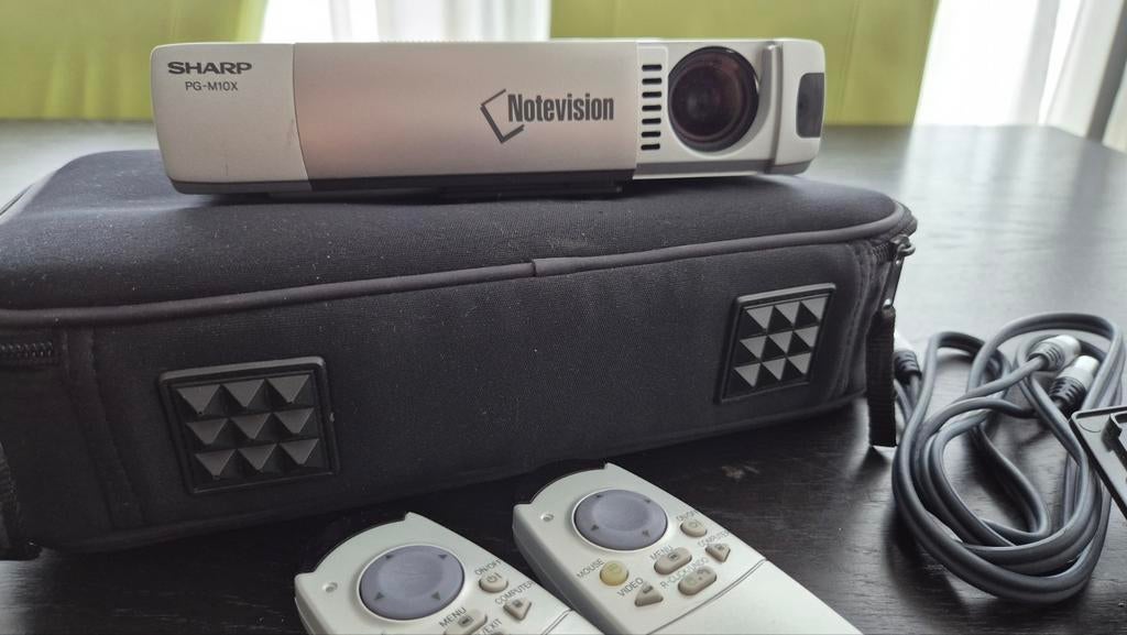 Sharp PG-M10S Beamer / Projector met afstandsbediening, Audio, Tv en Foto, Beamers, Gebruikt, Ophalen of Verzenden, DLP, Overige resoluties