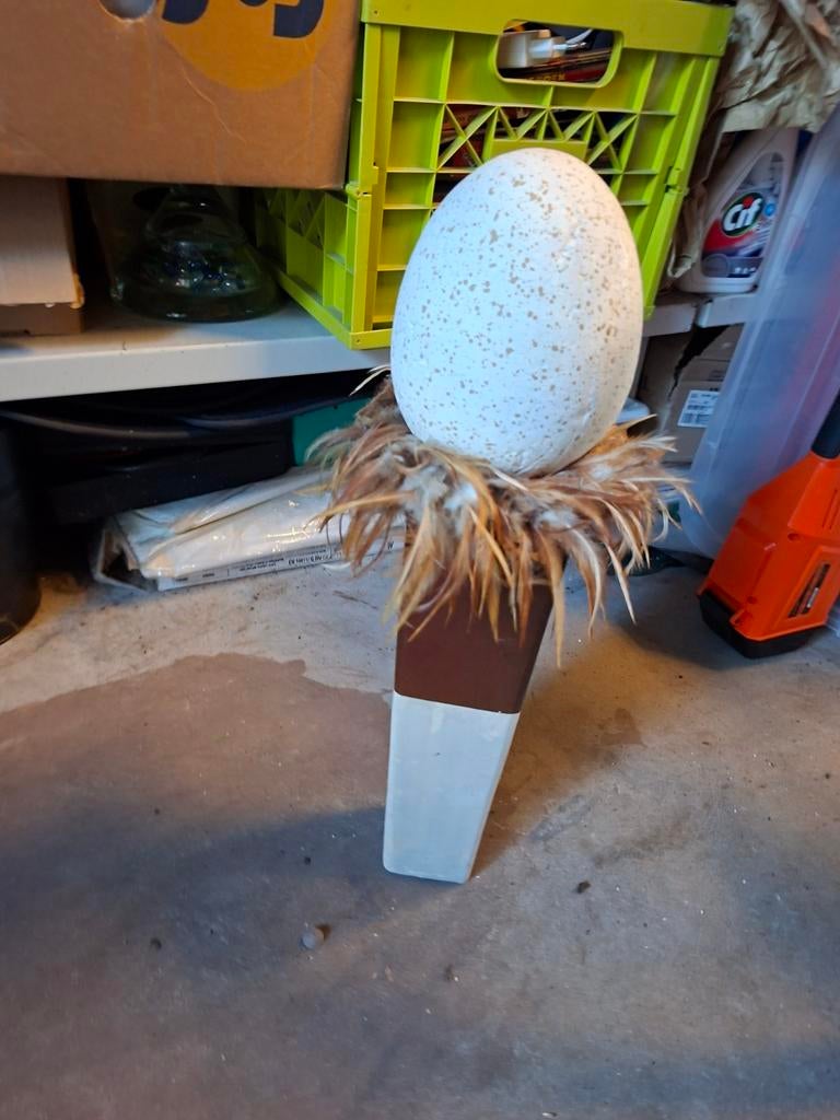 Vaas met ei erop, Ophalen of Verzenden