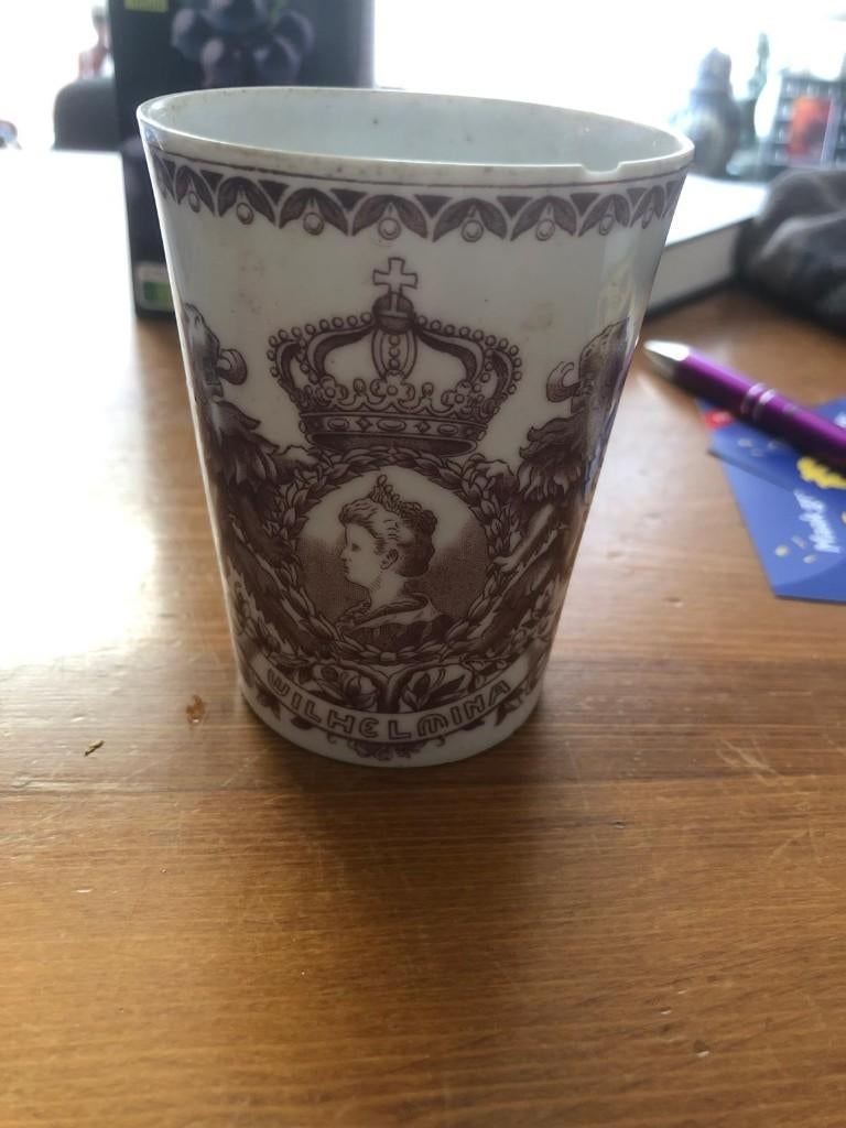 Beker Wilhelmina, Verzamelen, Ophalen of Verzenden, Zo goed als nieuw, Nederland, Servies