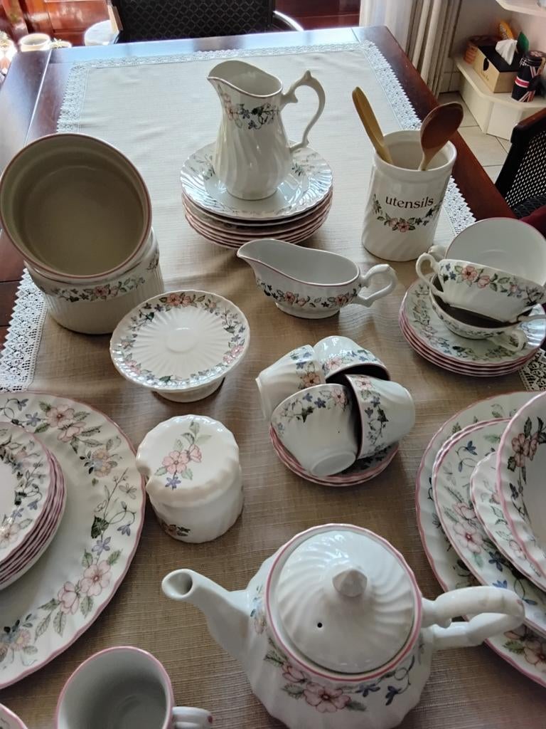 Spring Fields servies van Wood & Sons, Jenny Rhodes, Ophalen of Verzenden, Zo goed als nieuw, Bord(en), Overige stijlen