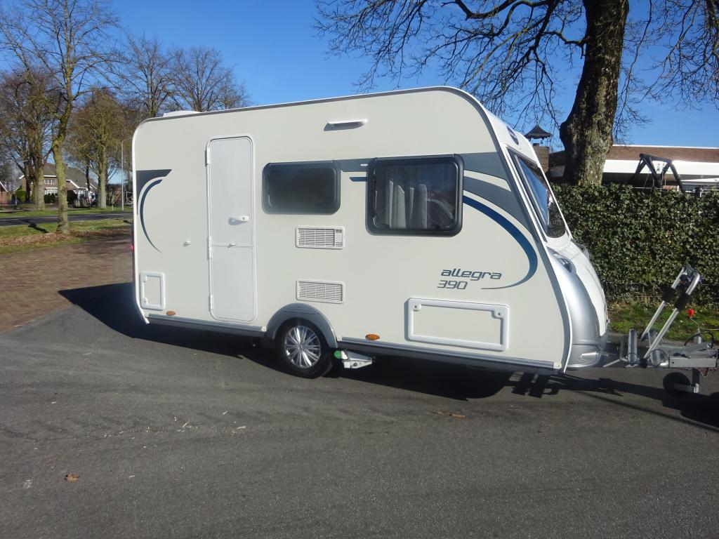 Caravelair Allegra 390 Vast Bed +Mover, Caravans en Kamperen, Caravans, Bedrijf, Treinzit, 750 - 1000 kg, Schokbreker