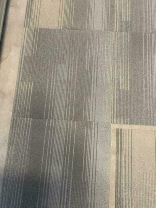 nette grijs/ antraciet/ taupe 2 kleuren 60x60cm. ?1,40-,, Huis en Inrichting, Stoffering | Tapijten en Kleden, Zo goed als nieuw