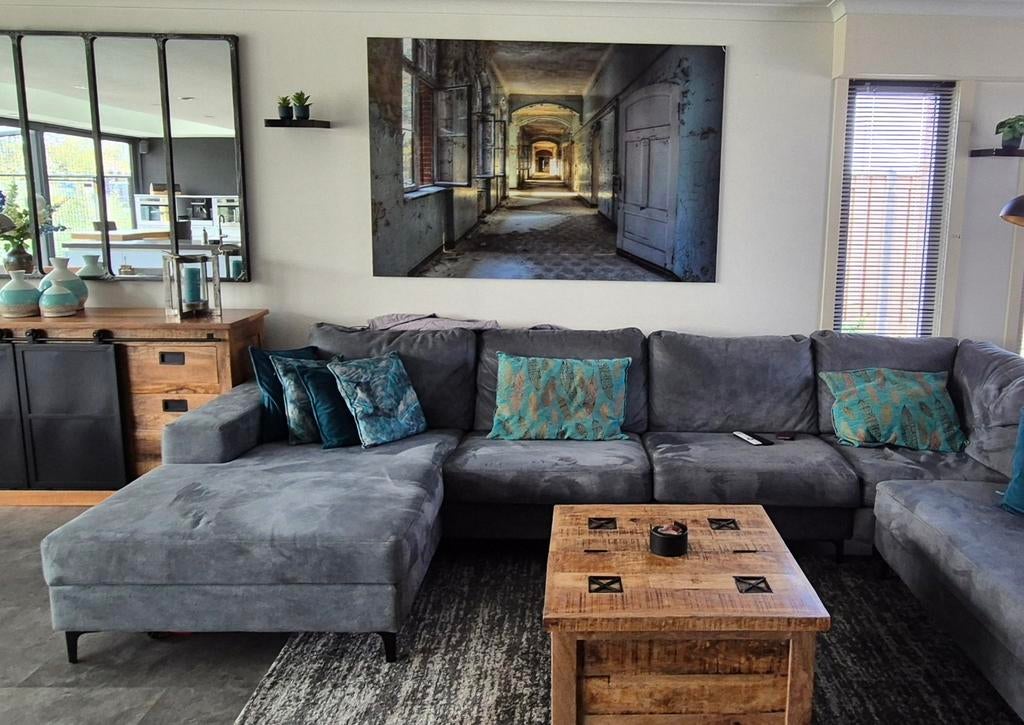 Schilderij op aluminium Dibond - Gang met open ramen, Antiek en Kunst, Ophalen