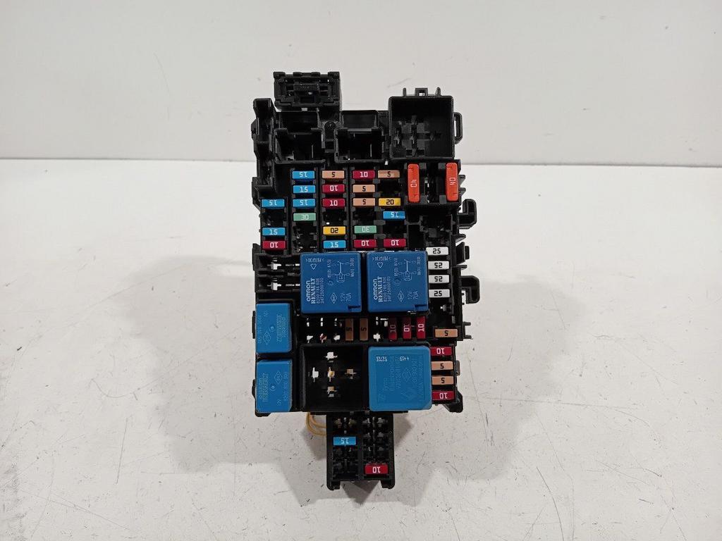 Zekeringkast Renault Clio, Onderdelen@venauto.nl, Van der Ven Autorecycling B.V., Gebruikt, Ettenseweg 76, 4706 PB Roosendaal, The Netherlands