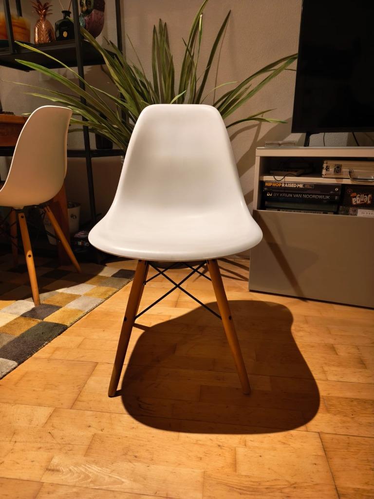 Kuipstoeltjes (6 stuks, wit), Gebruikt, Hout, Wit, Modern (Eames Plastic Chair DSW)