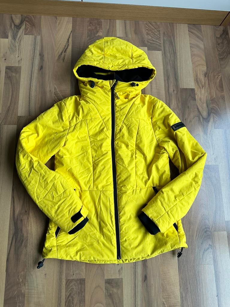 Dunne winterjas van Superdry maat 38 kleir geel, Ophalen of Verzenden, Zo goed als nieuw, Maat 38/40 (M), Geel