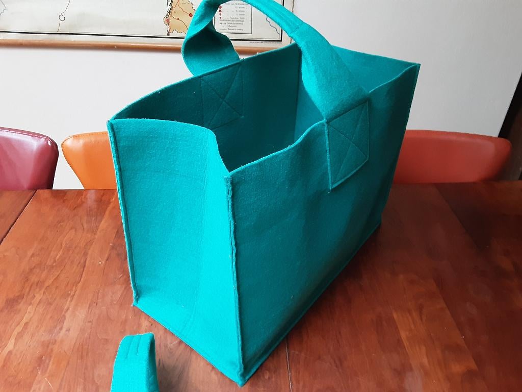 2x Mand van vilt, Huis en Inrichting, Woonaccessoires | Schalen en Manden, Overige materialen, Mand, Ophalen of Verzenden, Zo goed als nieuw