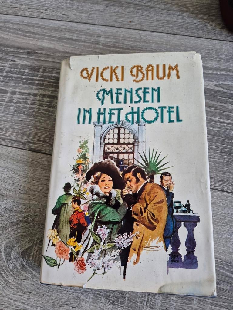 Mensen in het hotel - Vicki Baum, Boeken, Romans, Ophalen of Verzenden