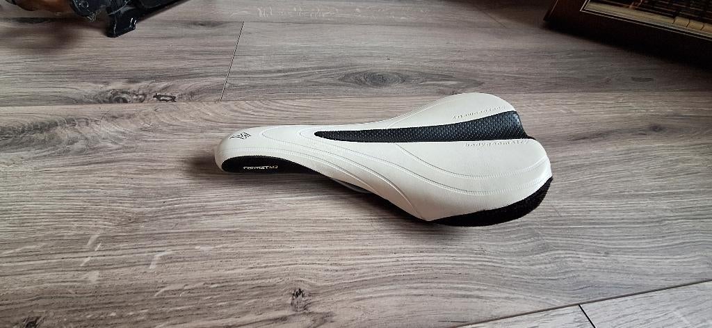 Specialized Format 143 wit  zadel, Ophalen of Verzenden, Gebruikt, Zadel, Specialized