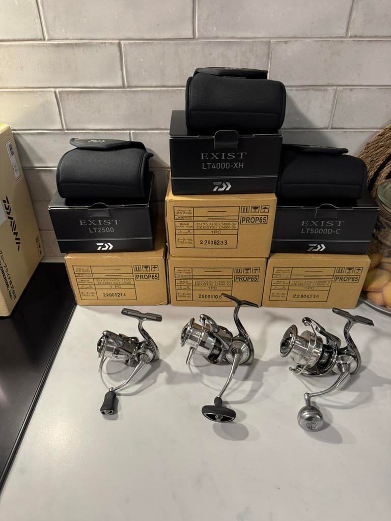nieuwe daiwa exist 4000  molens toppers ! made in japan !!, Watersport en Boten, Hengelsport | Zeevissen, Ophalen of Verzenden