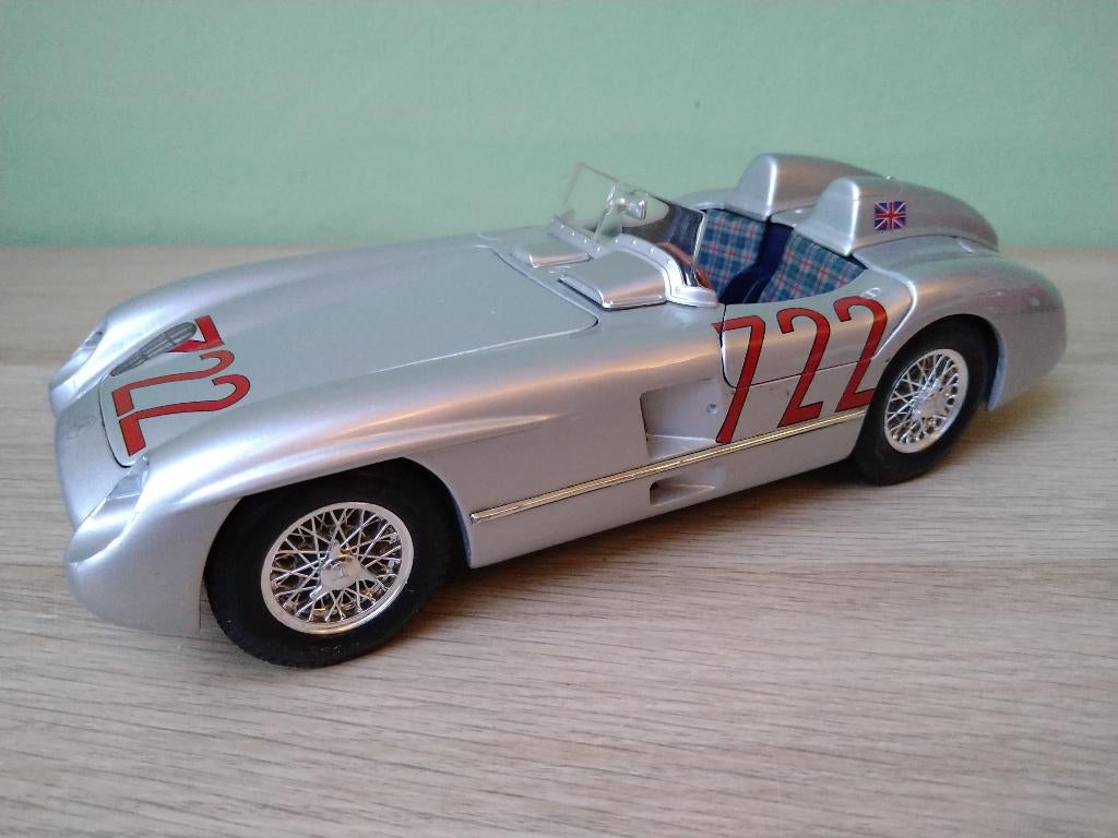 Mercedes-Benz 300 SLR #722 1:18 Maisto, Hobby en Vrije tijd, Modelauto's | 1:18, Ophalen of Verzenden, Gebruikt, Auto, Maisto