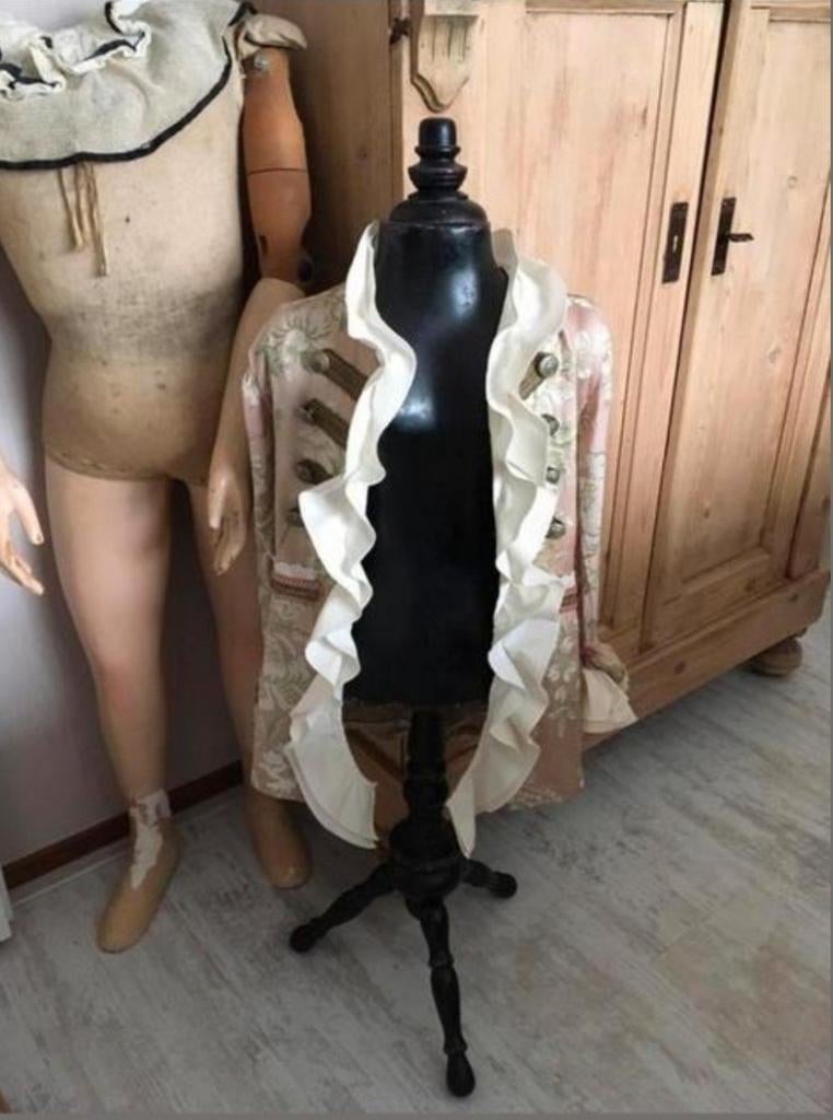 Kinderpaspop met napoleon jasje, Antiek en Kunst, Antiek | Kleding en Accessoires, Ophalen of Verzenden