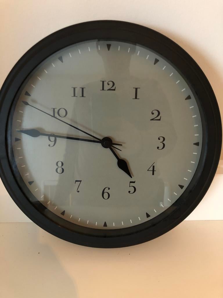 Mooie wandklok - 30cm doorsnede, Ophalen of Verzenden, Gebruikt, Analoog, Wandklok