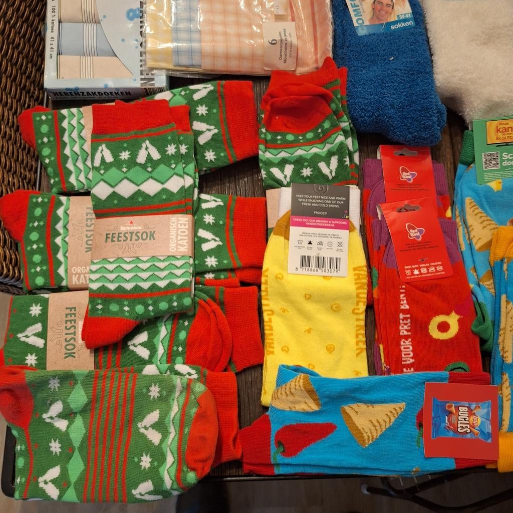 Partij  sokken zakdoekjes enzo alles nieuwe, Ophalen of Verzenden, Nieuw