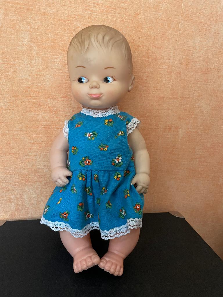 Pop Famosa 32 cm., Verzamelen, Poppen, Gebruikt, Pop, Verzenden