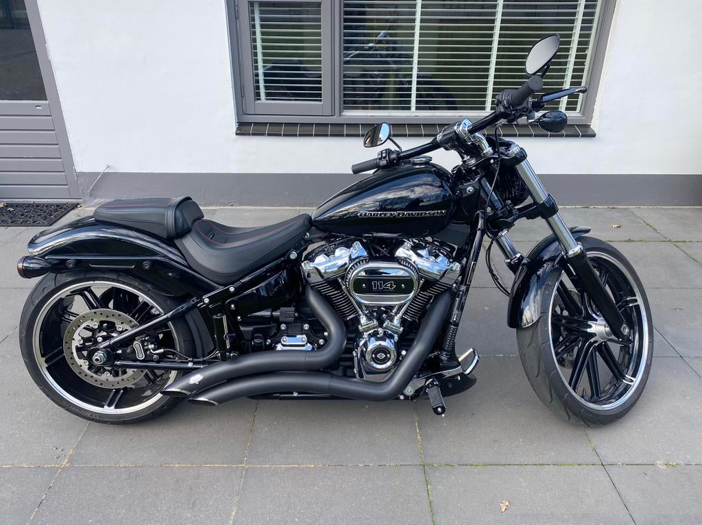 Harley breakout 114 bijna hagelnieuw. 3000km