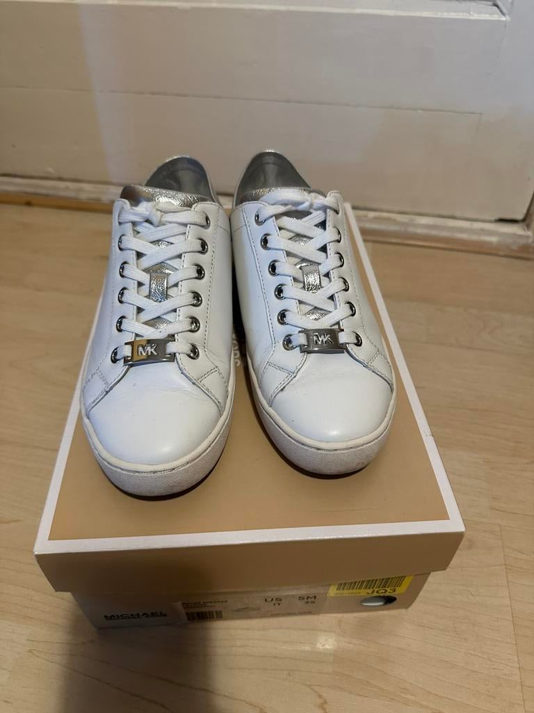 Michael kors sneakers maat 35 wit zilver, Kleding | Dames, Schoenen, Verzenden, Zo goed als nieuw, Sneakers of Gympen