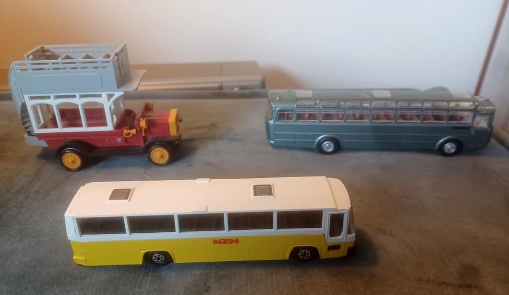 3 x modelauto's Bussen NZH van Hool en Gnomy Lehmann, Hobby en Vrije tijd, Modelauto's | 1:87, Ophalen of Verzenden, Bus of Vrachtwagen