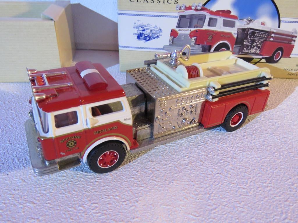 Corgi 98485 Mack CF pumper, Ophalen of Verzenden, Zo goed als nieuw, Bus of Vrachtwagen, Corgi