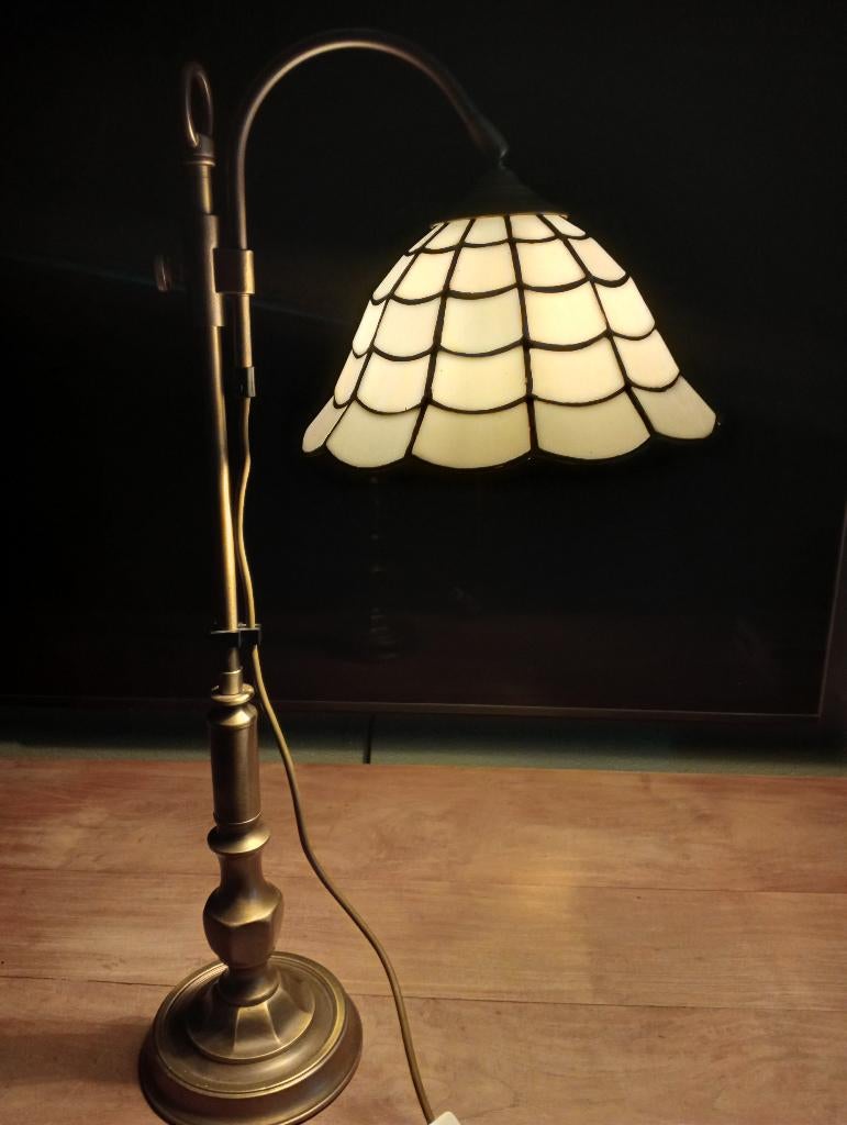 Tiffany tafellamp schemerlamp met bronzen, messing voet, Huis en Inrichting, Lampen | Tafellampen, Ophalen, Zo goed als nieuw