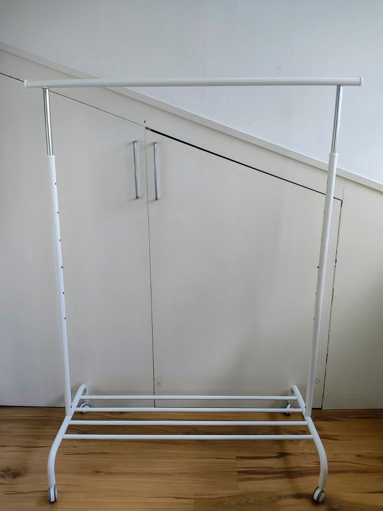 Wit IKEA kledingrek, Ophalen, Met wielen, Zo goed als nieuw