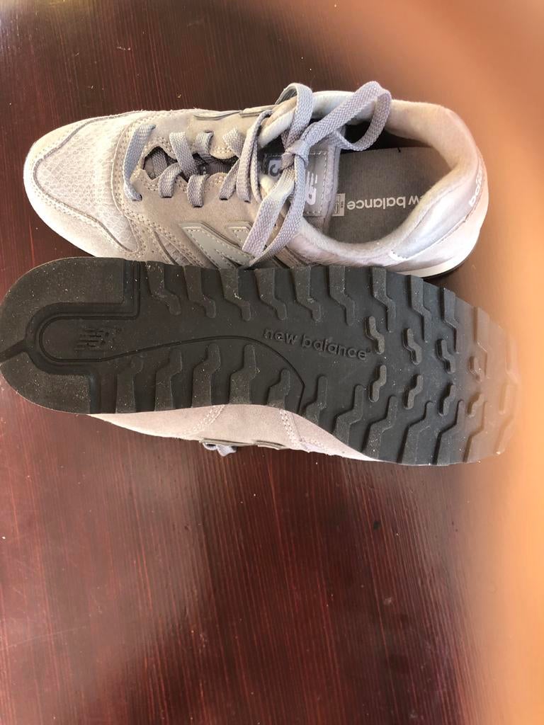 New Balance sneakers grijs wit maat 39, Ophalen of Verzenden, Zo goed als nieuw, Grijs, Sneakers of Gympen