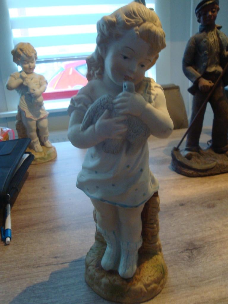 oude beeld meisje met duif, Ophalen of Verzenden