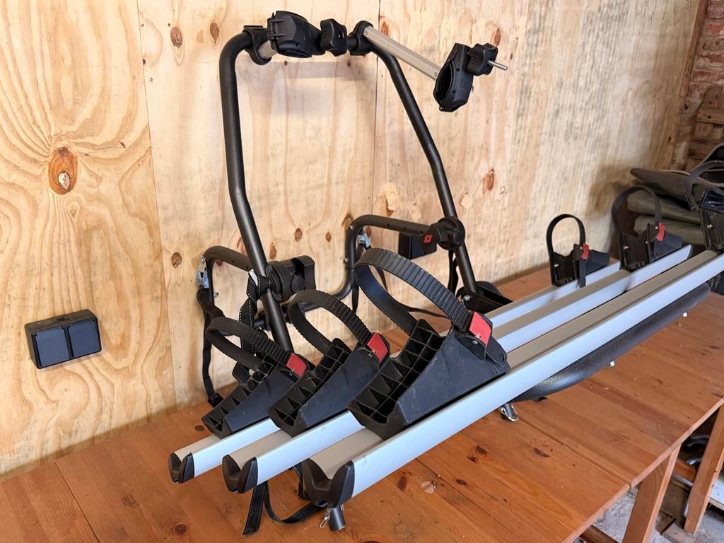 Menabo Stand Up achterklep fietsendrager 3 Fietsen/2 E-bikes, 3 fietsen of meer, Gebruikt, Elektrische fiets, Achterklepdrager