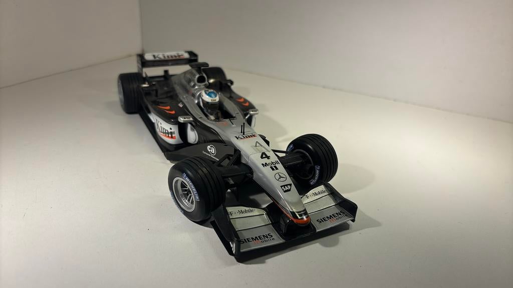 F1 McLaren Mercedes mp4/17 raikkonen 2002 minichamps 1.18