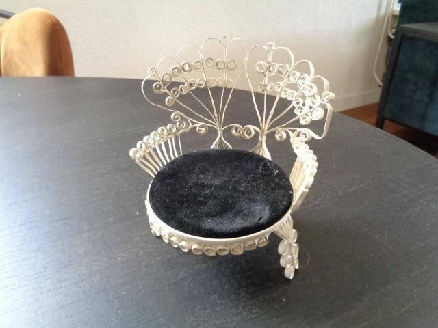 Fraaie oude stoel / fauteuil voor pop / poppenhuis., Ophalen of Verzenden