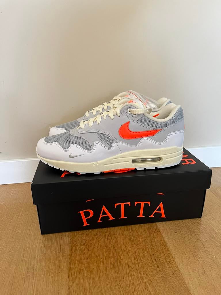 Patta X Nike Air Max 1 White/Hyper Crimson maat 45, Wit, Nieuw, Ophalen of Verzenden, Sneakers of Gympen