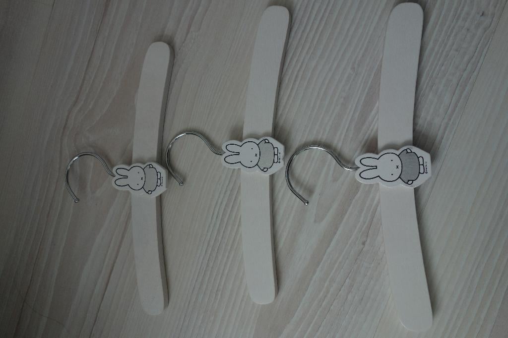 3 Nijntje hangers in goede staan., Minder dan 90 cm, Gebruikt, Ophalen of Verzenden, Minder dan 50 cm