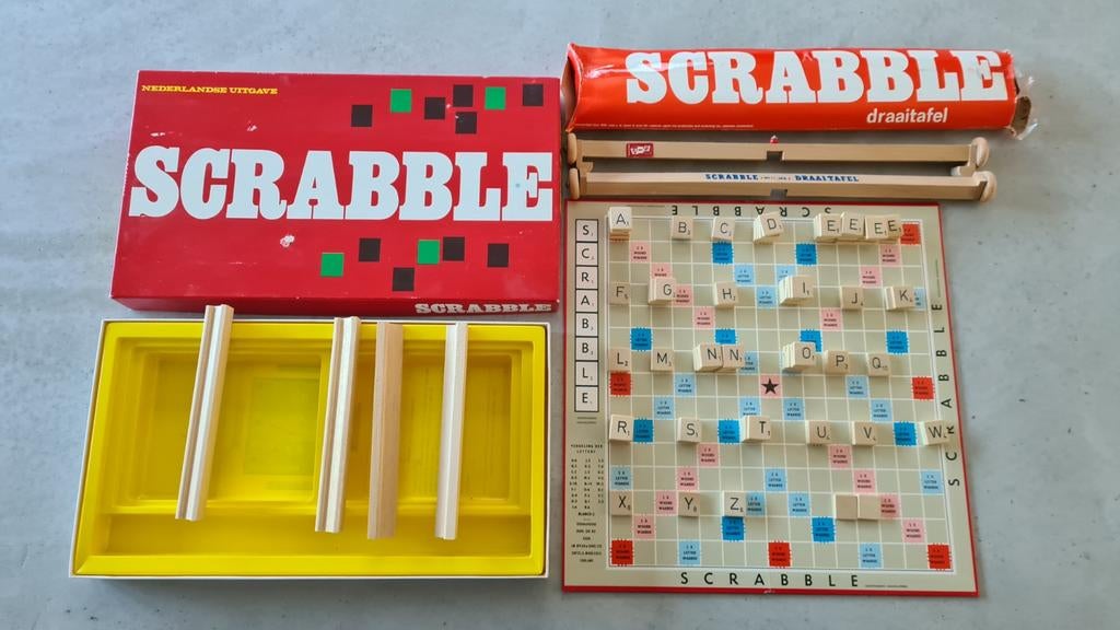 Scrabble gezelschapsspel letterspel met houten draaitafel, Hobby en Vrije tijd, Gezelschapsspellen | Bordspellen, Een of twee spelers