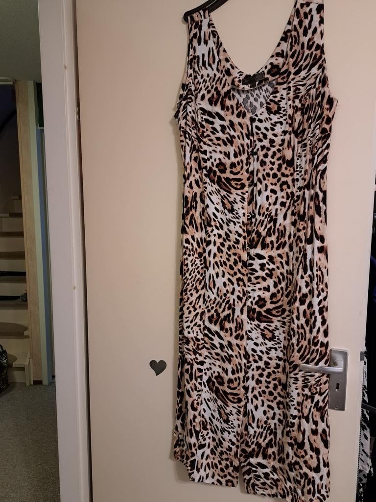 MOOIE NIEUWE DAMES JURK MAAT 44 46., Ophalen of Verzenden, Nieuw, Bruin, Onder de knie